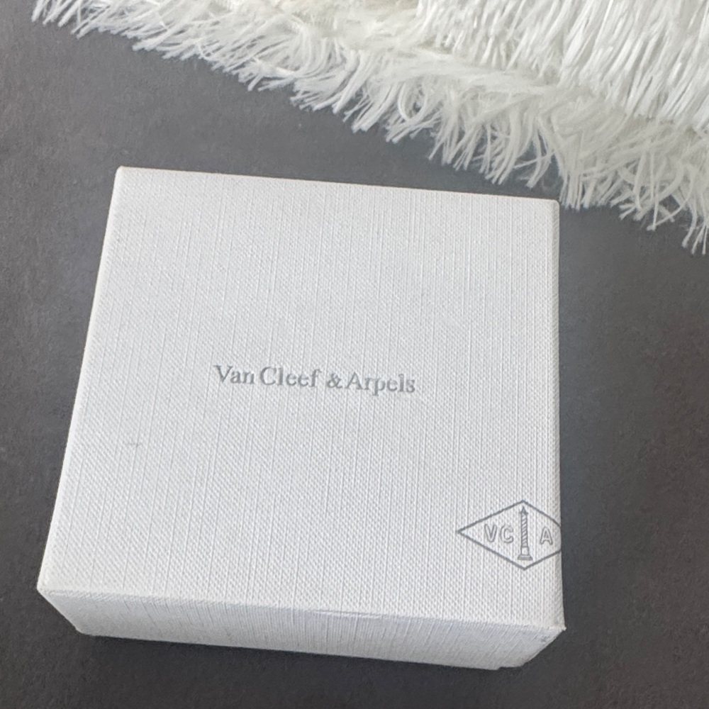 Van Cleef & Arpels Textured White Box